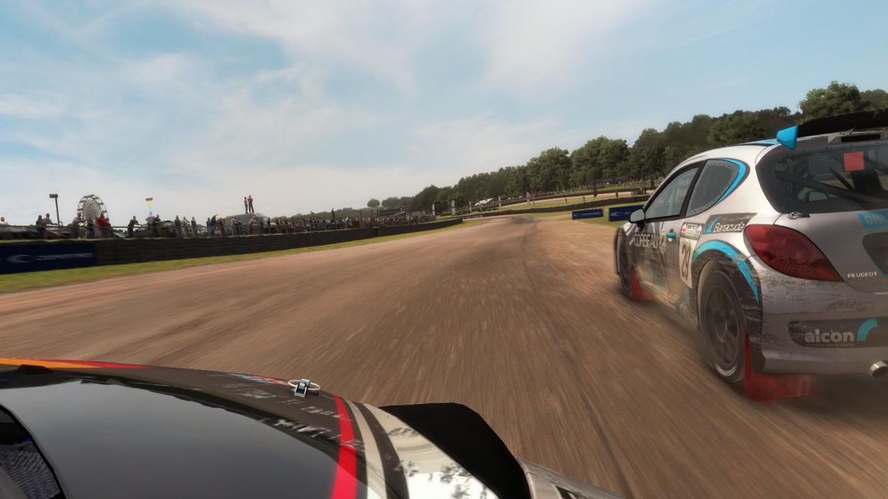 不只是对速度的极致追求,《DiRT Rally》也会给你与别人同场竞技的机会
